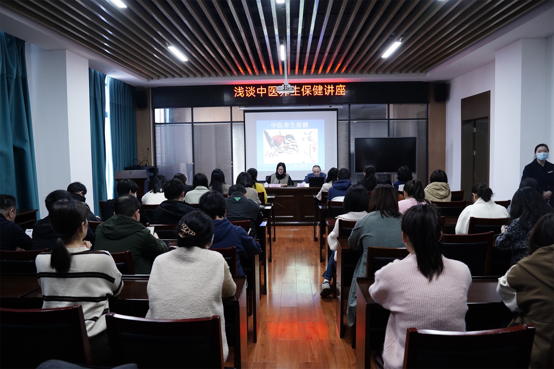 市城控集團(tuán)開展 “二十大精神學(xué)習(xí)分享會暨淺談中醫(yī)養(yǎng)生保健講座”